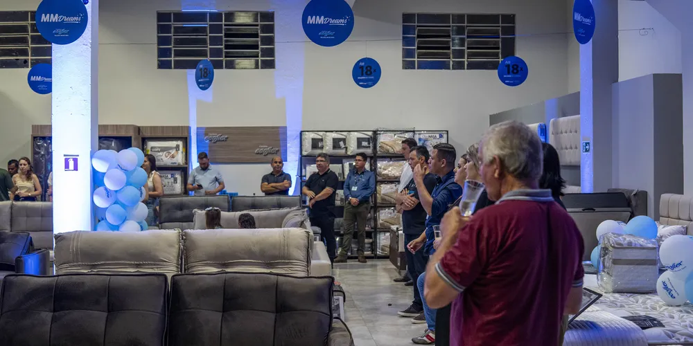 O evento de inauguração da nova loja aconteceu na noite de ontem (18)