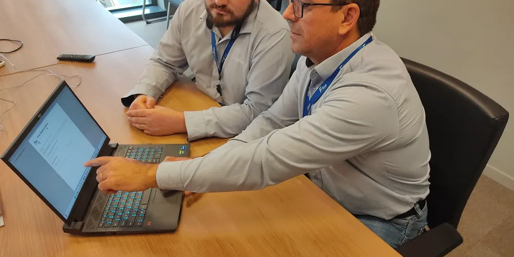 Rodrigo Kmiecik e Ivonel Margraf Jr. apresentam as ferramentas da Frísia Inteligência Artificial