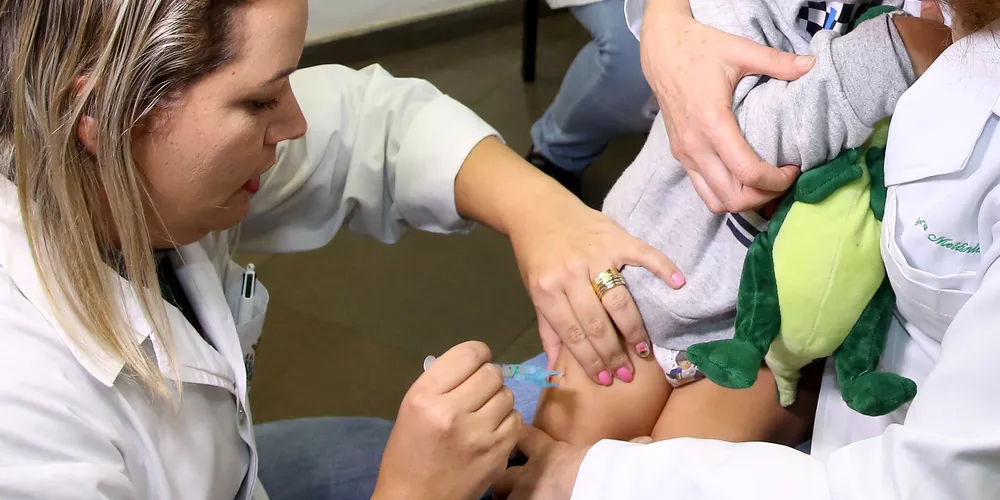 Imunizante está disponível para a população acima dos seis meses