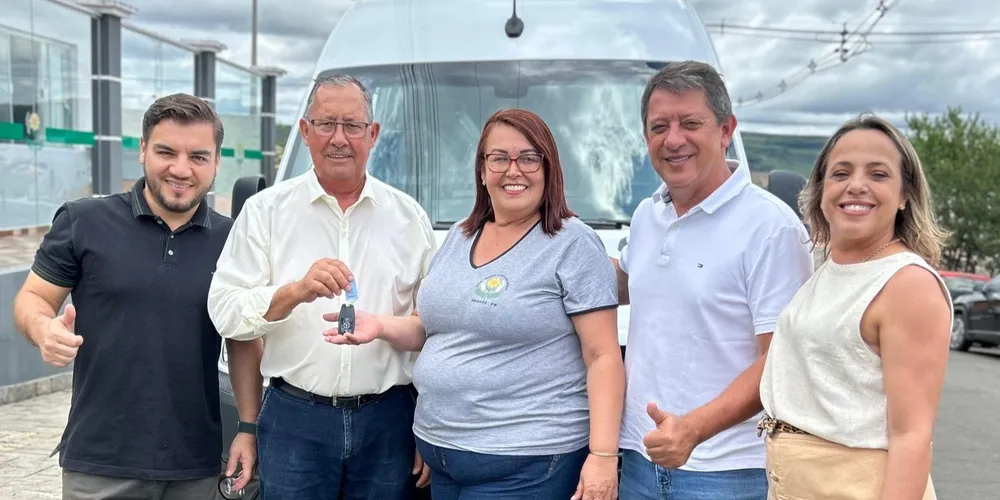 A Prefeitura Municipal de Sengés e a Secretaria de Educação realizaram a entrega