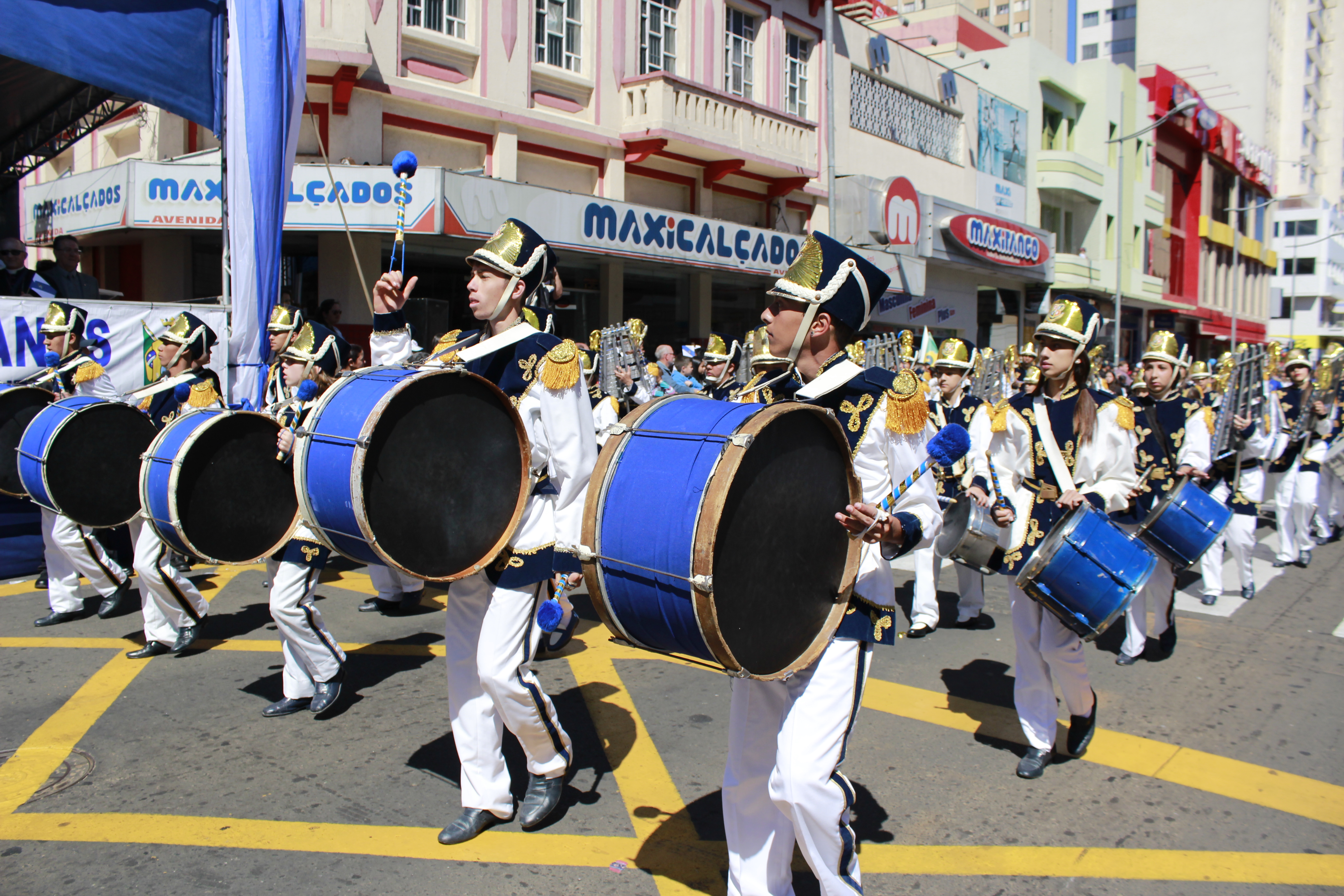 Ao todo, 90 grupos devem participar do desfile, entre escolas, associações, secretarias municipais e empresas