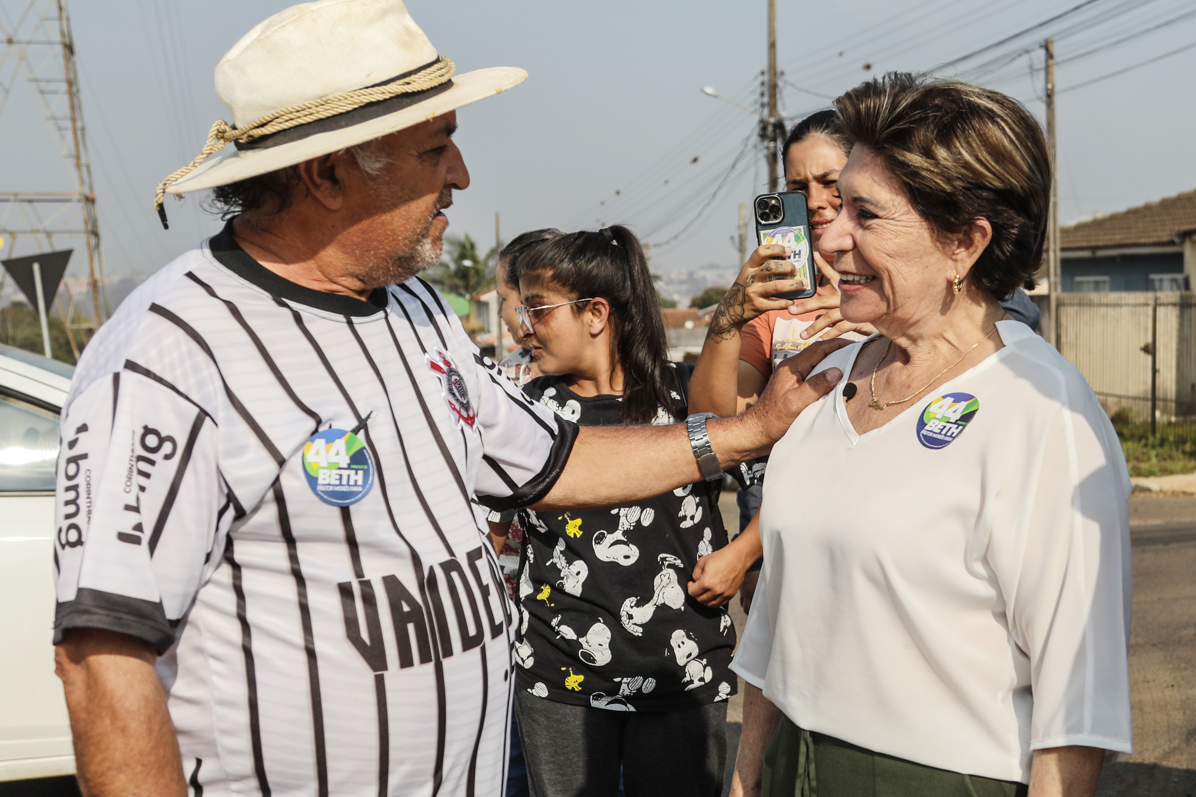 Elizabeth Schmidt (União) durante ação de campanha no Parque dos Pinheiros