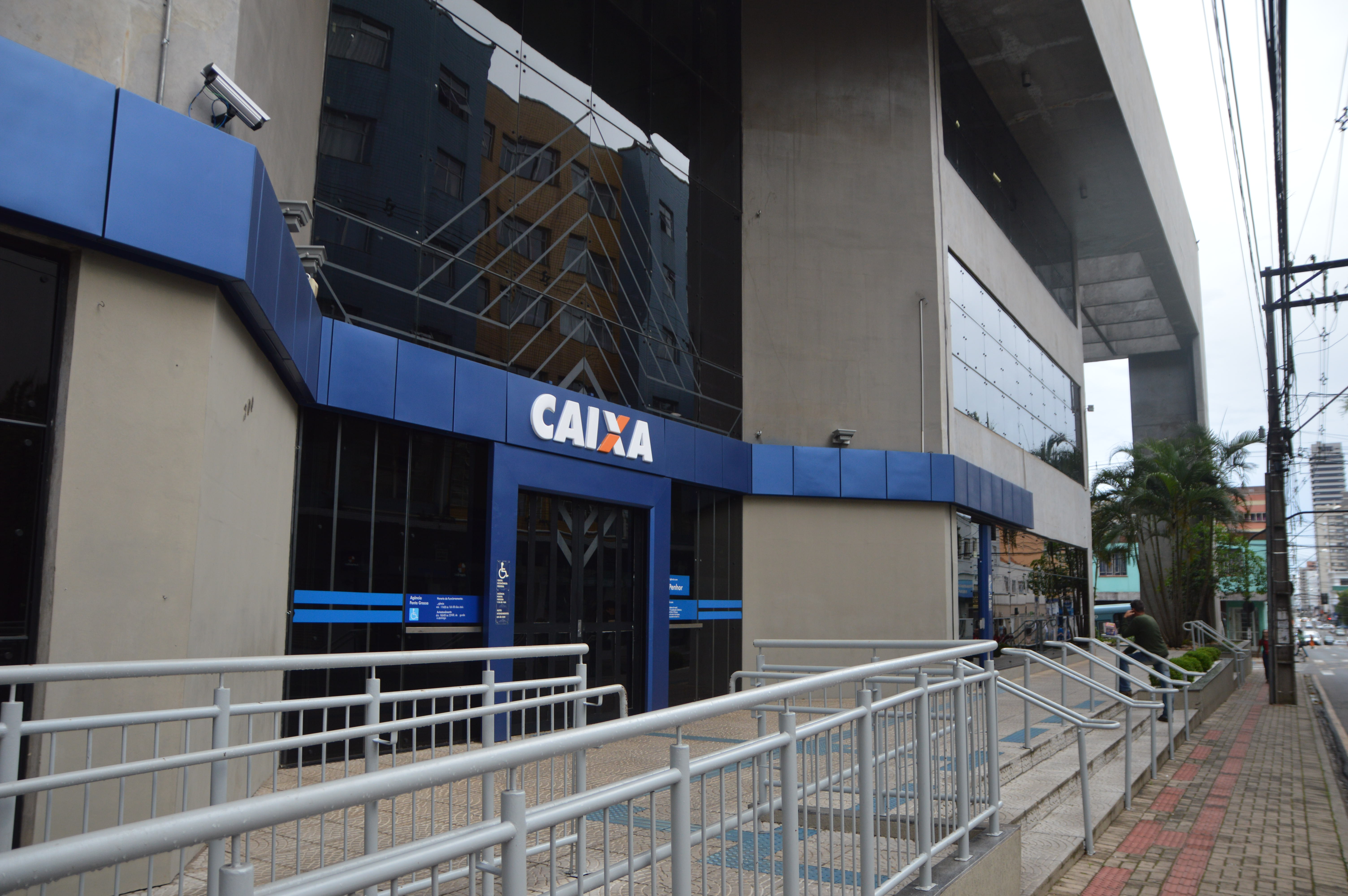 Agência que foi alvo de tentativa de furto fica na rua Francisco Ribas