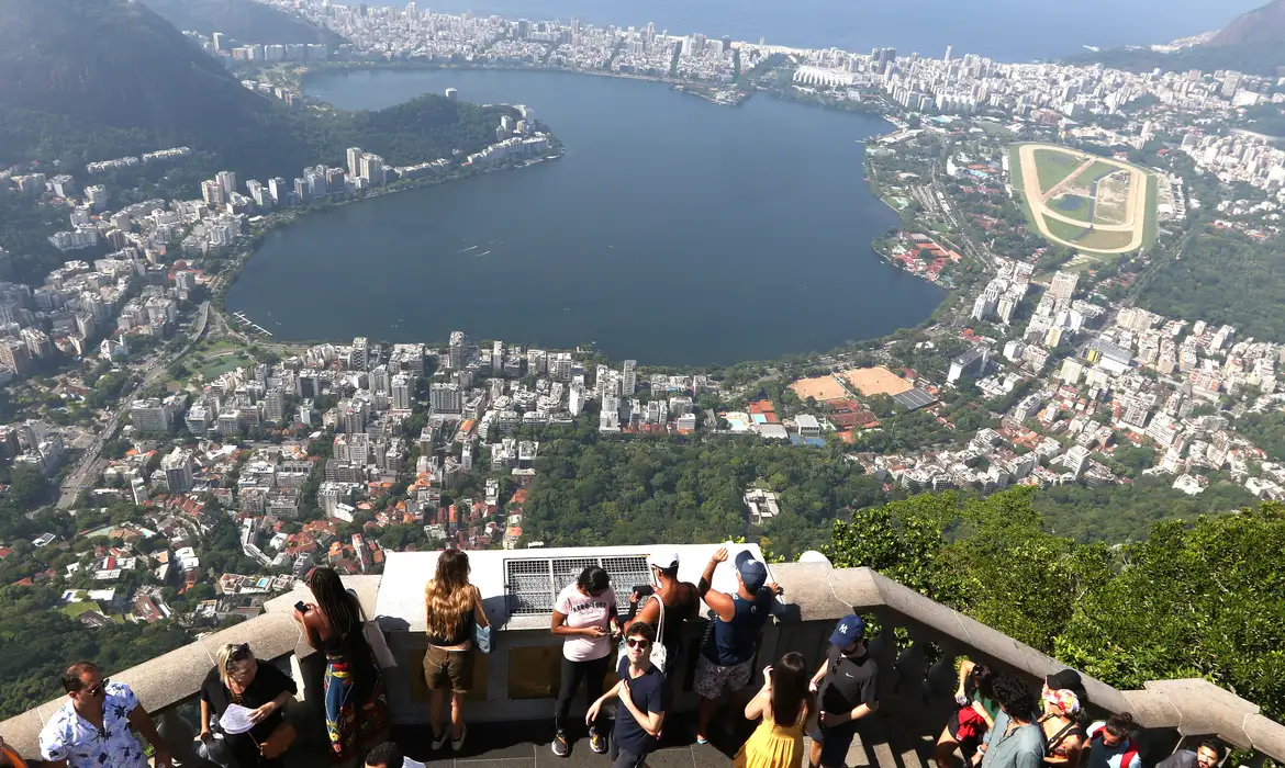 Em agosto, 417,9 mil viajantes internacionais estiveram em cidades brasileiras