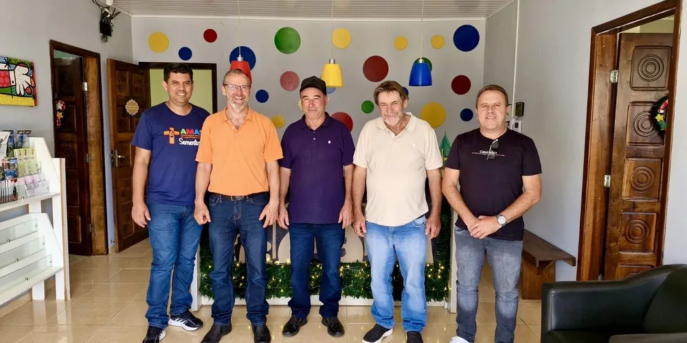 O prefeito Ivanor Muller e demais representantes da Prefeitura Municipal estiveram na sede do AMAS