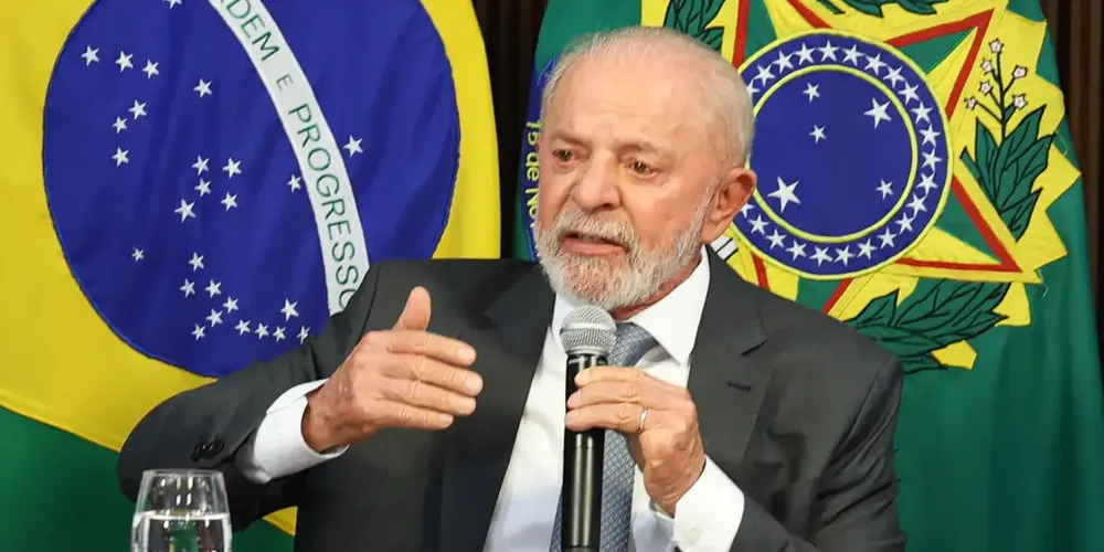 Após queda no banheiro, presidente passou por procedimento de 2 horas para drenar coágulo no cérebro; médicos afirmam que ele não terá sequelas