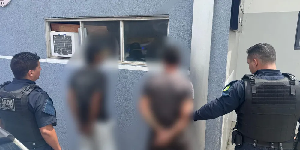 Ambos foram encaminhados à delegacia de polícia local