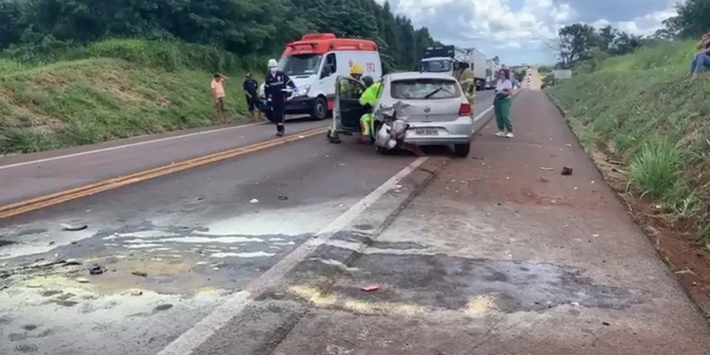 A batida envolveu um veículo Fiat Fastback e dois Volkswagen Gol.