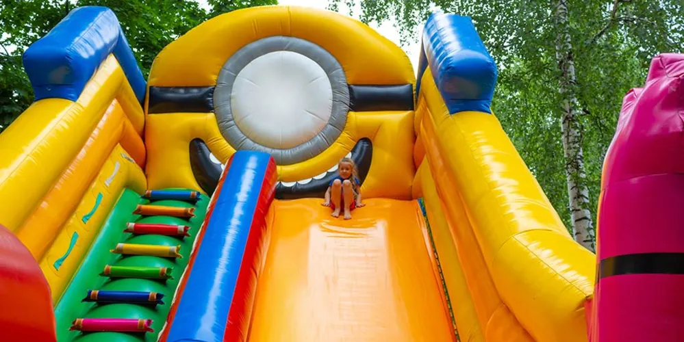 Júnior orienta que a população confira o perfil das empresas antes de fazer uma locação de brinquedo