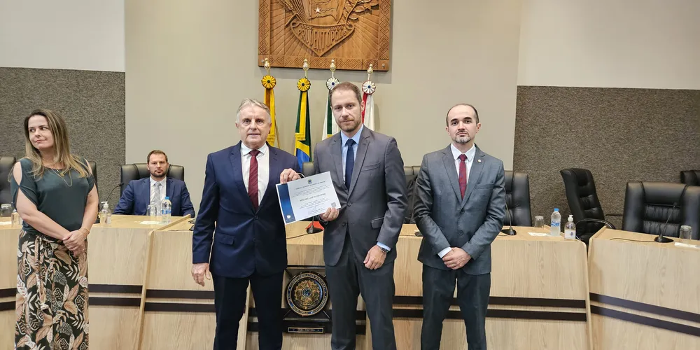 O ato aconteceu na Câmara Municipal, às 14 horas