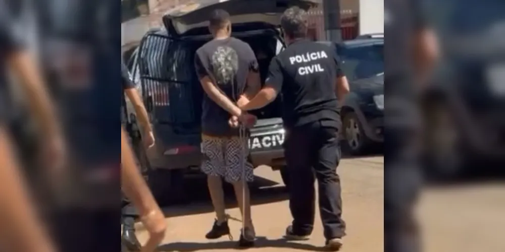 O homem foi contido dentro do veículo até a chegada da Polícia Civil