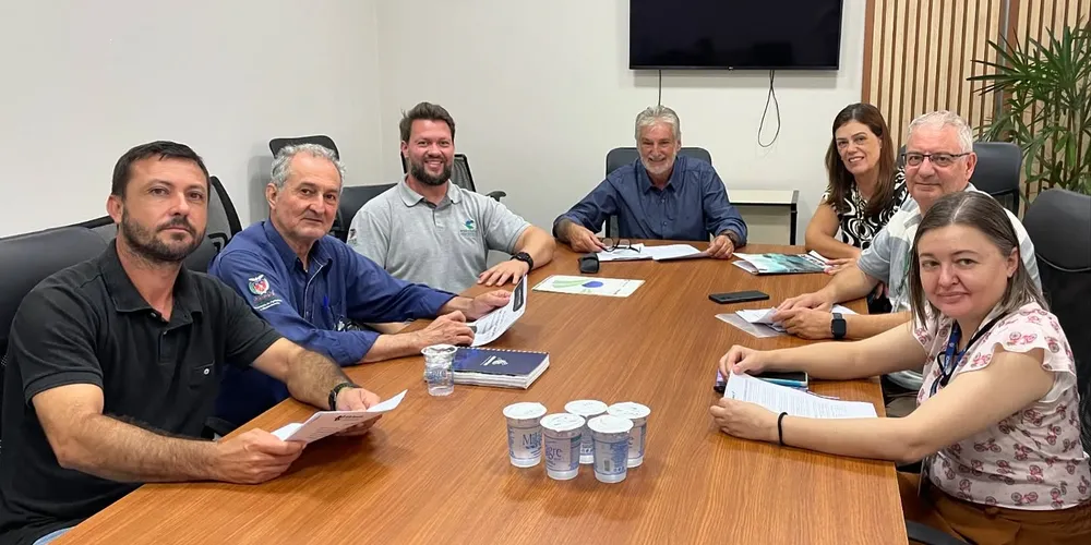 Reunião foi realizada no gabite do prefeito