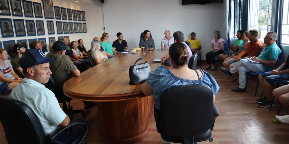 O encontro, organizado pela Secretaria da Educação e Secretaria de Agricultura, Abastecimento e Segurança Alimentar, reuniu diversas lideranças e representantes