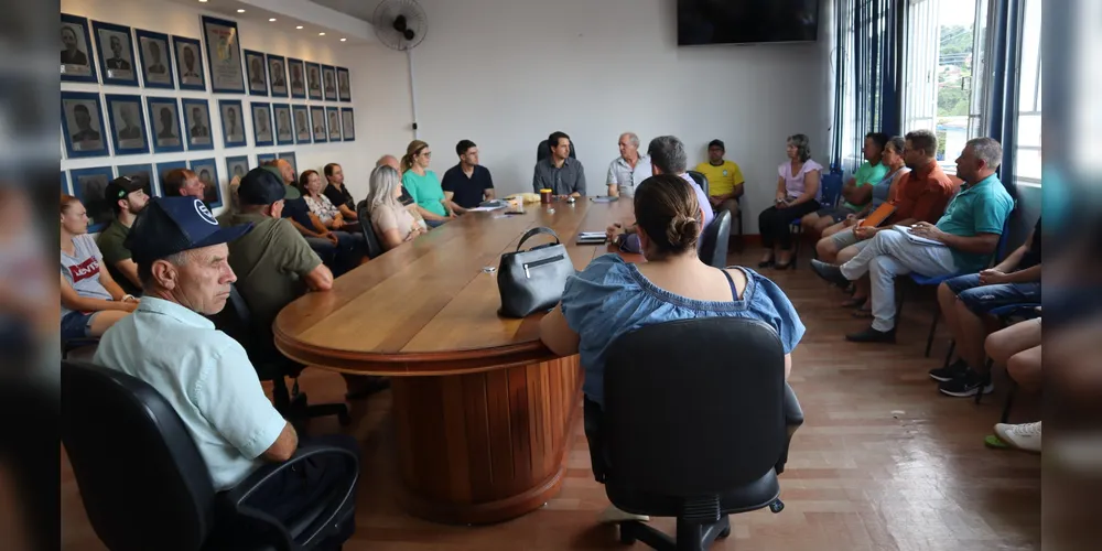 O encontro, organizado pela Secretaria da Educação e Secretaria de Agricultura, Abastecimento e Segurança Alimentar, reuniu diversas lideranças e representantes