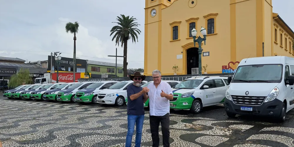 O prefeito Altamir Sanson (PSD) e o vice-prefeito José Ailton Vasco (PSB) estiveram presentes na cerimônia