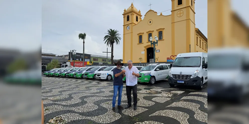 O prefeito Altamir Sanson (PSD) e o vice-prefeito José Ailton Vasco (PSB) estiveram presentes na cerimônia