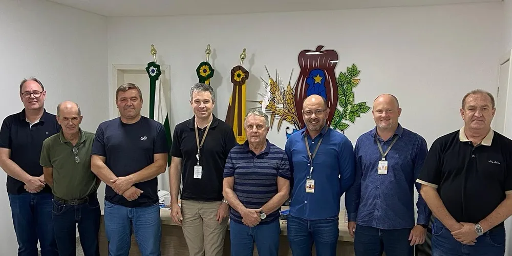 Adelmo Klosowski recebeu os representantes no gabinete da Prefeitura Municipal de Prudentópolis.