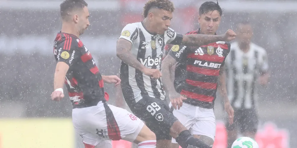 Na última partida das equipes, o Flamengo venceu a Supercopa do Brasil por 3 a 1, no Mangueirão