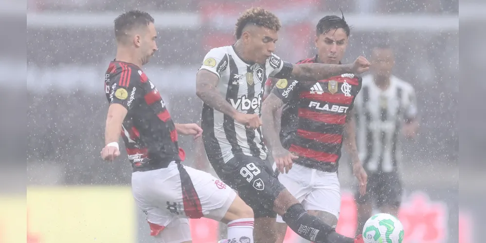 Na última partida das equipes, o Flamengo venceu a Supercopa do Brasil por 3 a 1, no Mangueirão