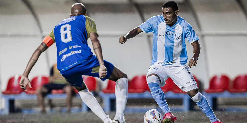 O jogo aconteceu na noite desta quarta-feira (12)