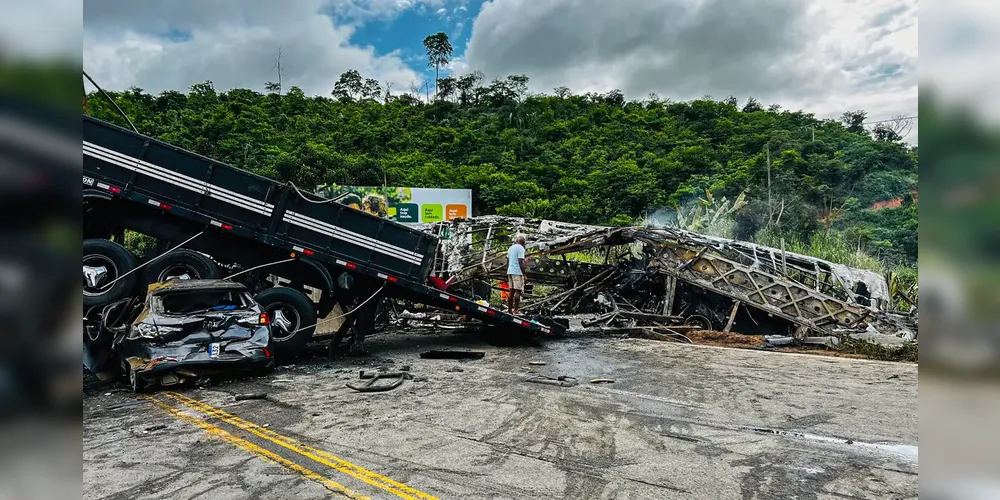 Acidente ocorreu na manhã deste sábado (21)