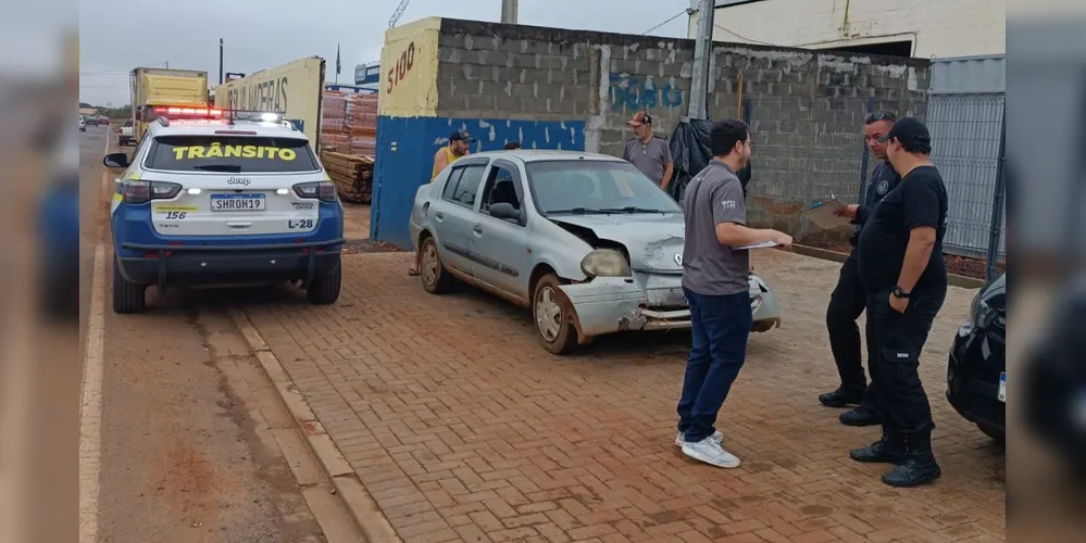 Colisão envolveu um Clio e um Classic