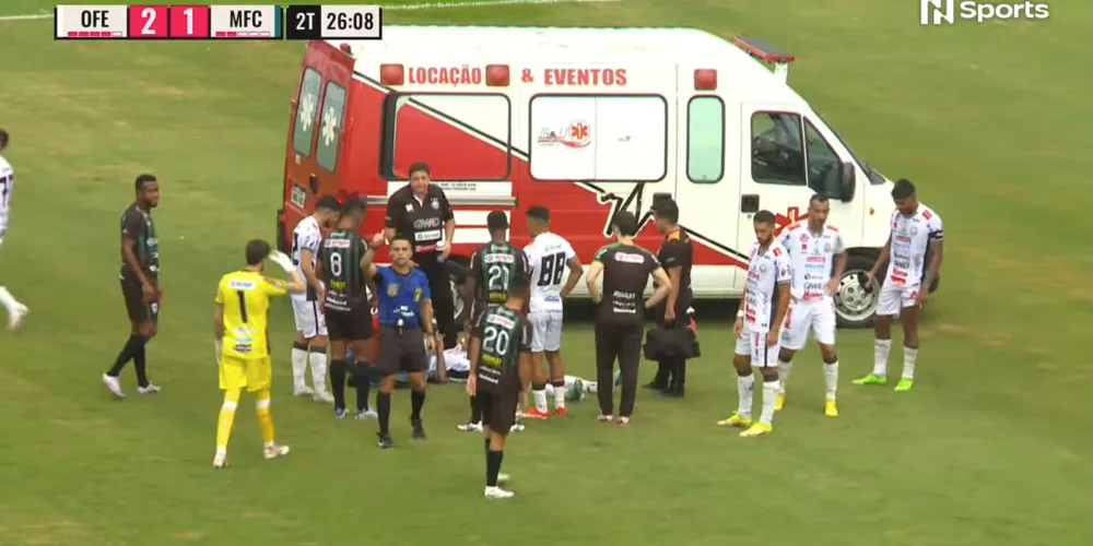 Jogo foi interrompido para atendimento ao atleta