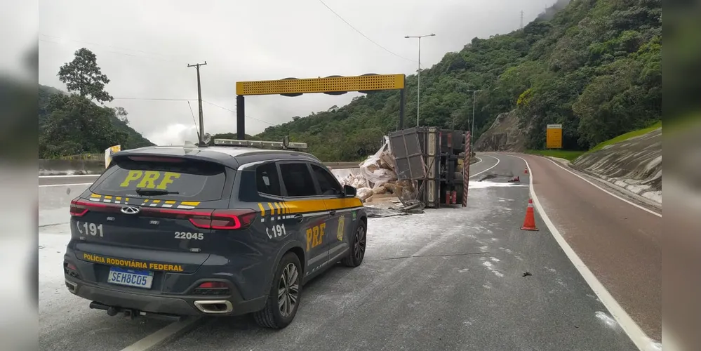 Acidente aconteceu no km 688 da rodovia, em Guaratuba