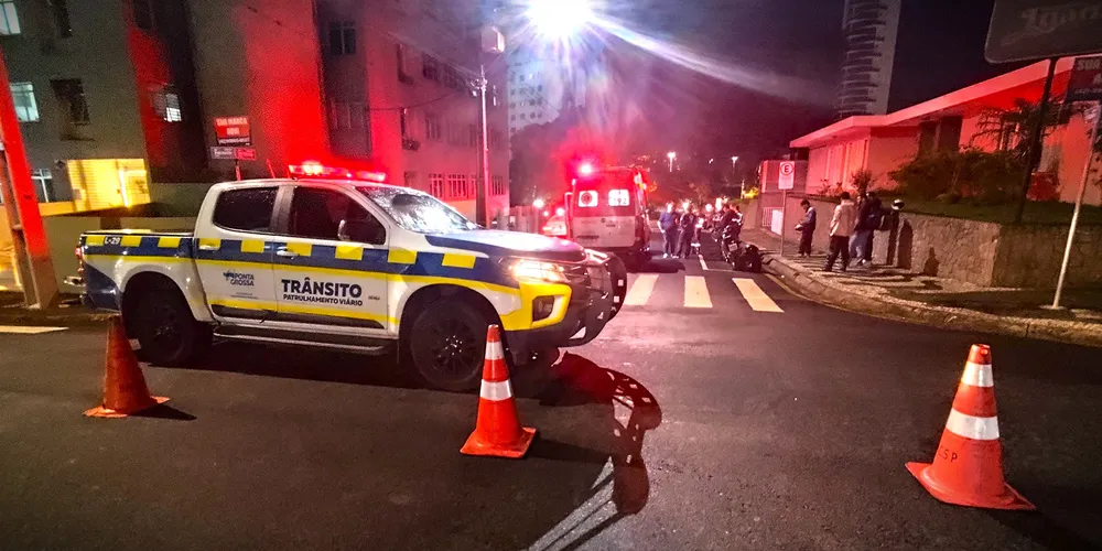 Via foi sinalizada para os trabalhos das equipes de socorro