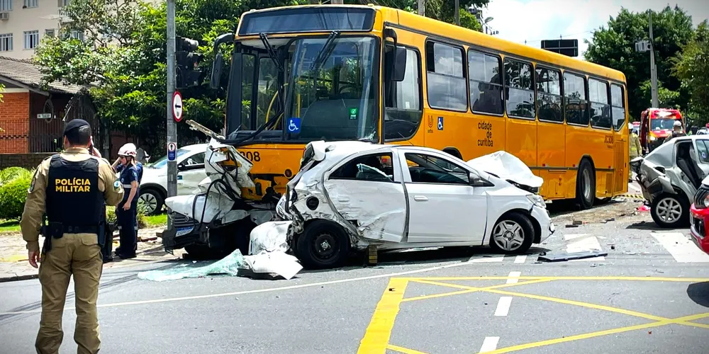 Grave acidente aconteceu na manhã desta sexta-feira (13)