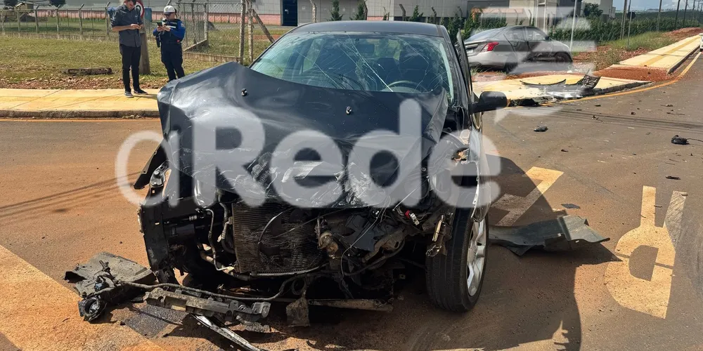 Colisão aconteceu no cruzamento das ruas Maximiliano Magagnin e José Carlos Gomes