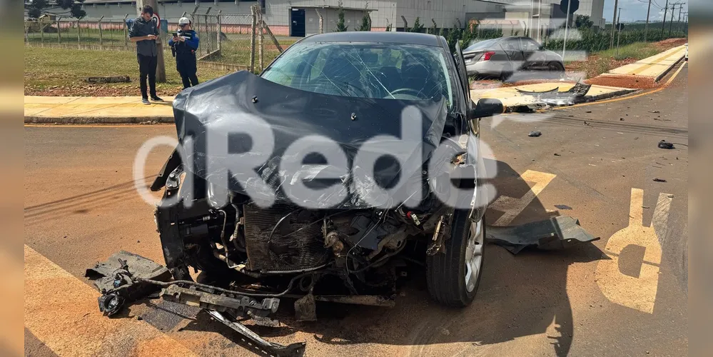 Colisão aconteceu no cruzamento das ruas Maximiliano Magagnin e José Carlos Gomes