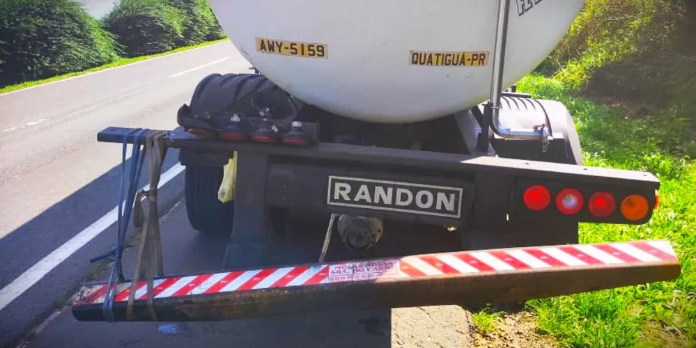 Parte de trás do caminhão ficou danificada