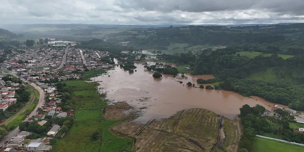 As fortes chuvas que atingiram Piraí do Sul nos últimos dias deixaram um rastro de estragos