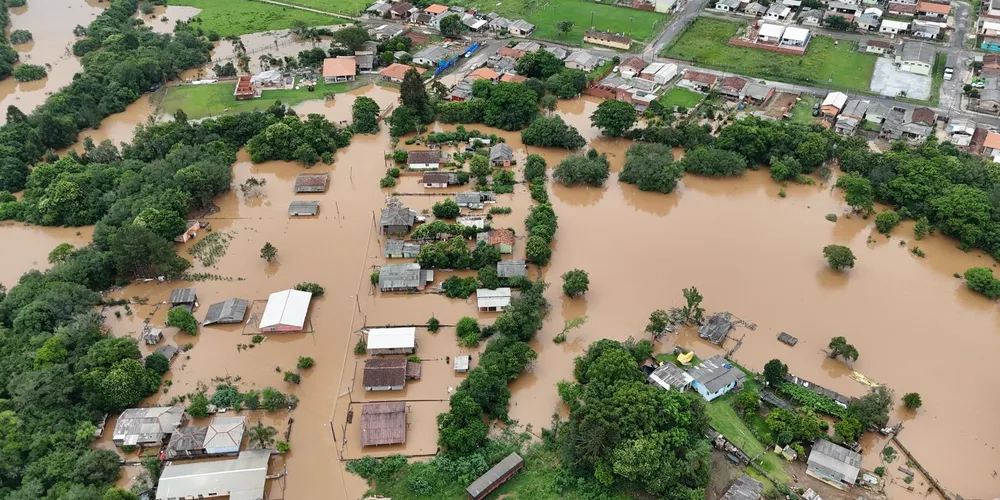 Chuvas causaram alagamentos em alguns municípios dos Campos Gerais