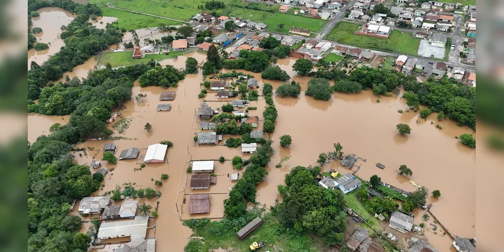 Chuvas causaram alagamentos em alguns municípios dos Campos Gerais