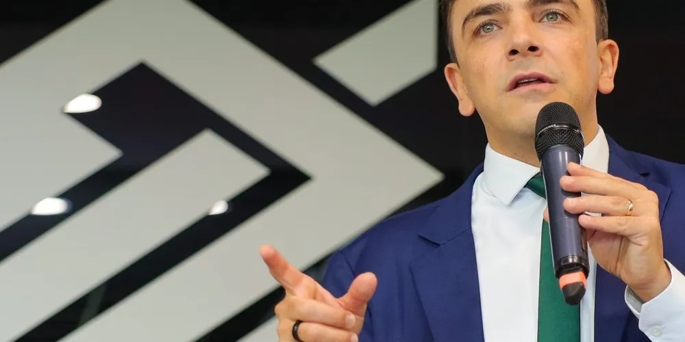 Aliel Machado discursa durante evento do Banco do Brasil