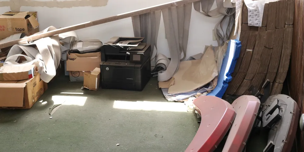 Equipe encontrou móveis e equipamentos estragados durante visita ao espaço