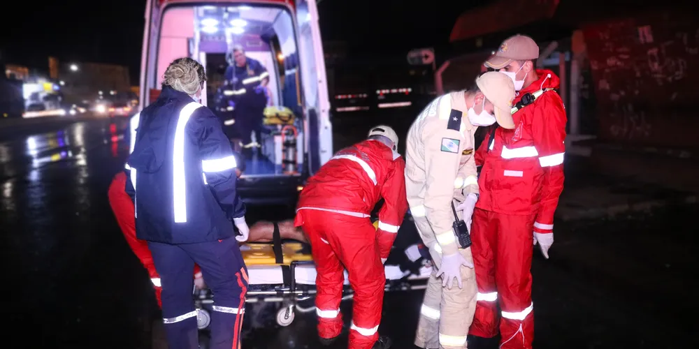 Equipes do Corpo de Bombeiros e do Samu realizaram o primeiro socorro