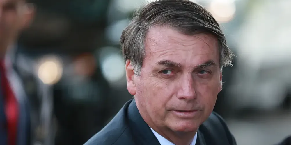 Bolsonaro criticou o fato de não poder deixar o país mesmo sem ter condenação na Justiça