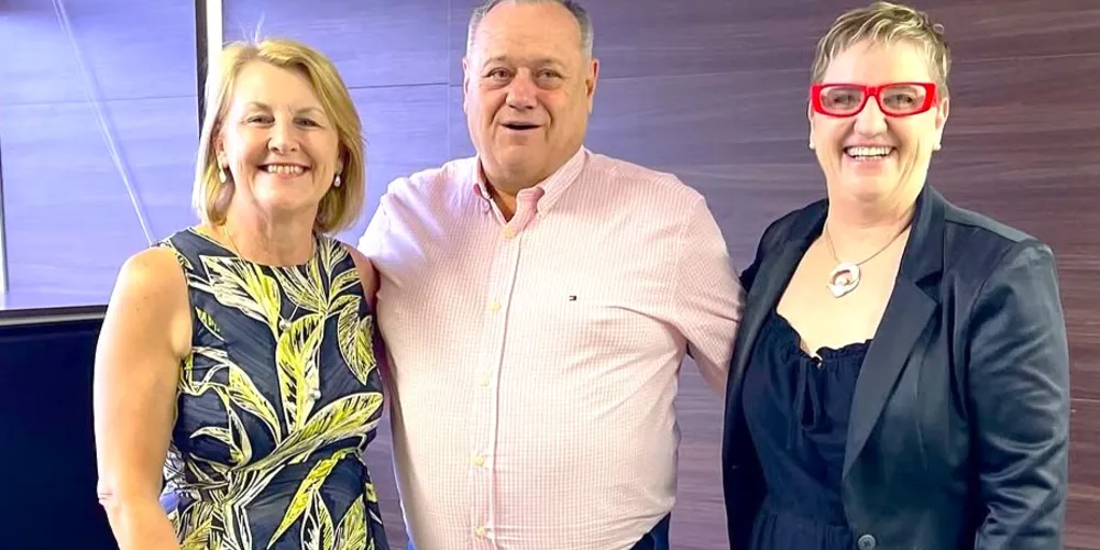 Deputada Márcia Huçulak, vereador Paulo Balasin e a presidente da FMS, Lilian Brandandalise