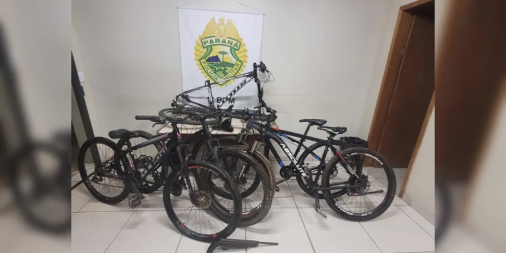 Polícia encontra 4 bicicletas com receptador e uma arma de fogo