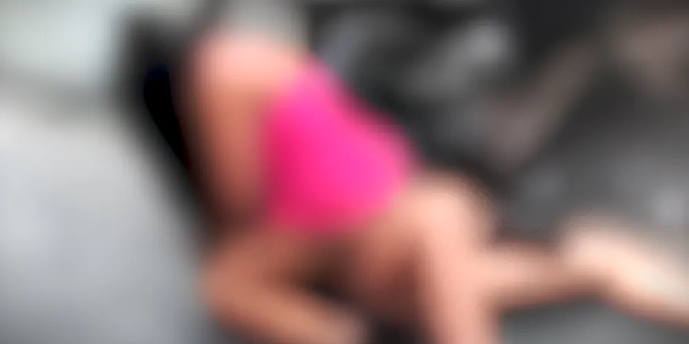 Mulheres brigaram em via pública, na rua Jorge Sanwais