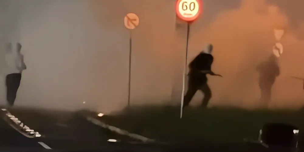 Torcidas do Palmeiras e Corinthians se envolveram em briga generalizada em Ponta Grossa; quatro pessoas ficaram feridas