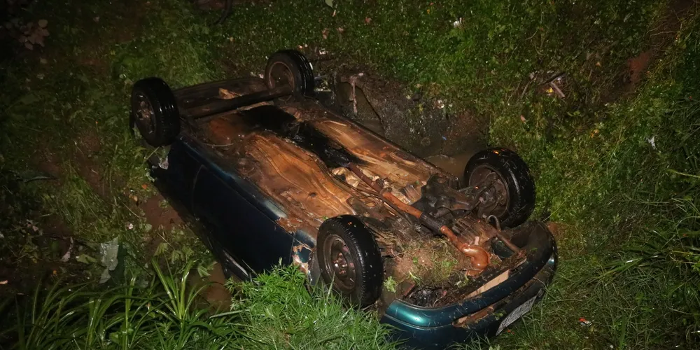 Ocorrência foi registrada na madrugada deste domingo (08)