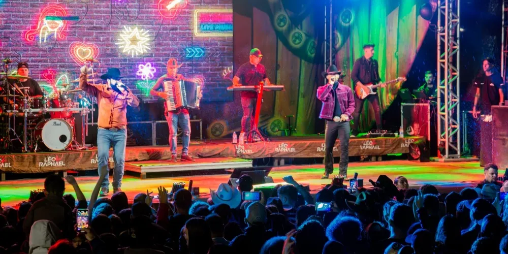 Dupla Léo e Raphael foi uma das atrações da comemoração