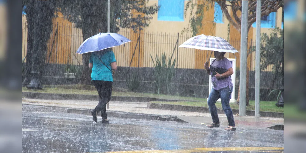 Média histórica para dezembro é de 145 mm, segundo o Simepar