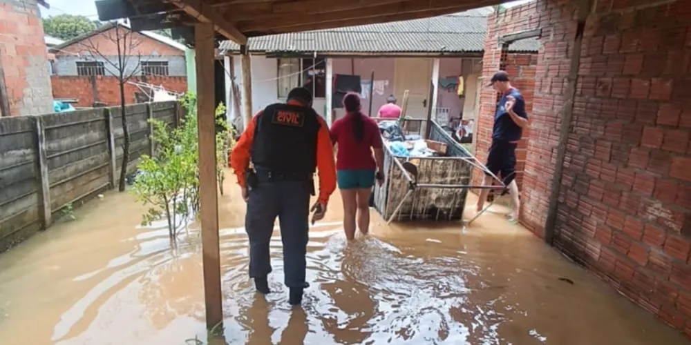 Chuva causou estragos em diferentes áreas de Ponta Grossa