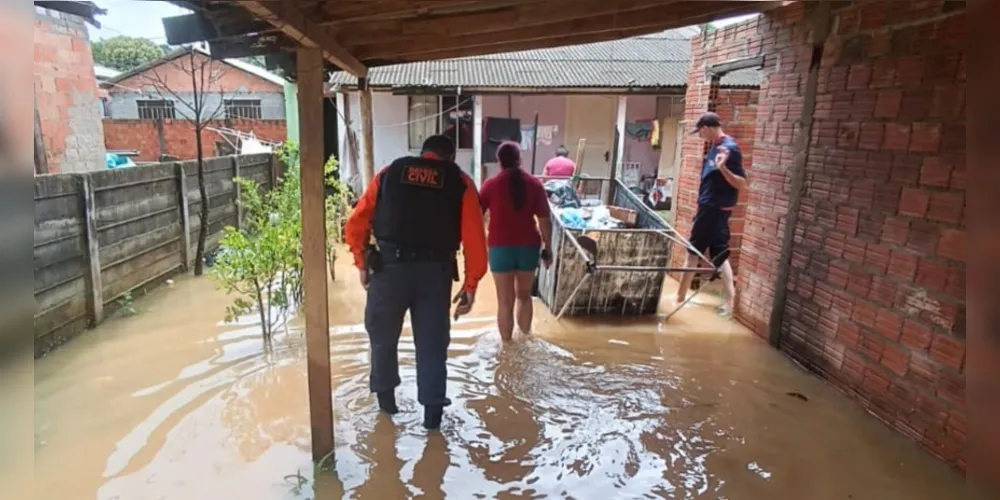 Chuva causou estragos em diferentes áreas de Ponta Grossa