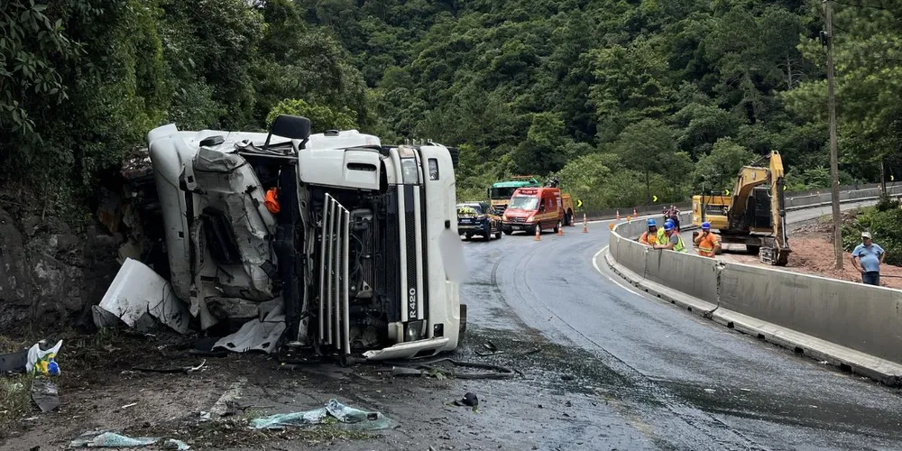 Tráfego segue no sistema pare e siga
